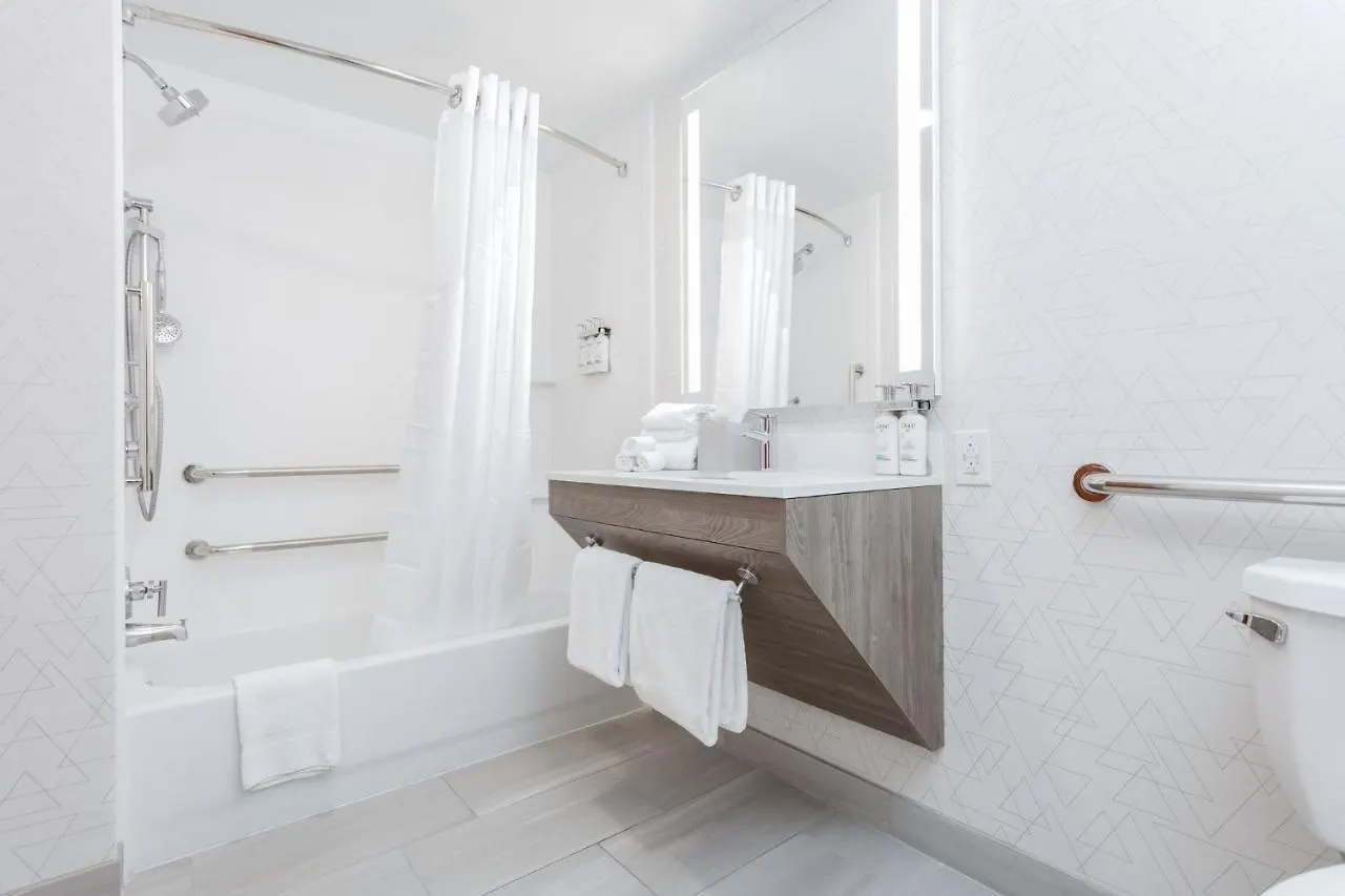Holiday Inn Express & Suites Williamsburg By Ihg