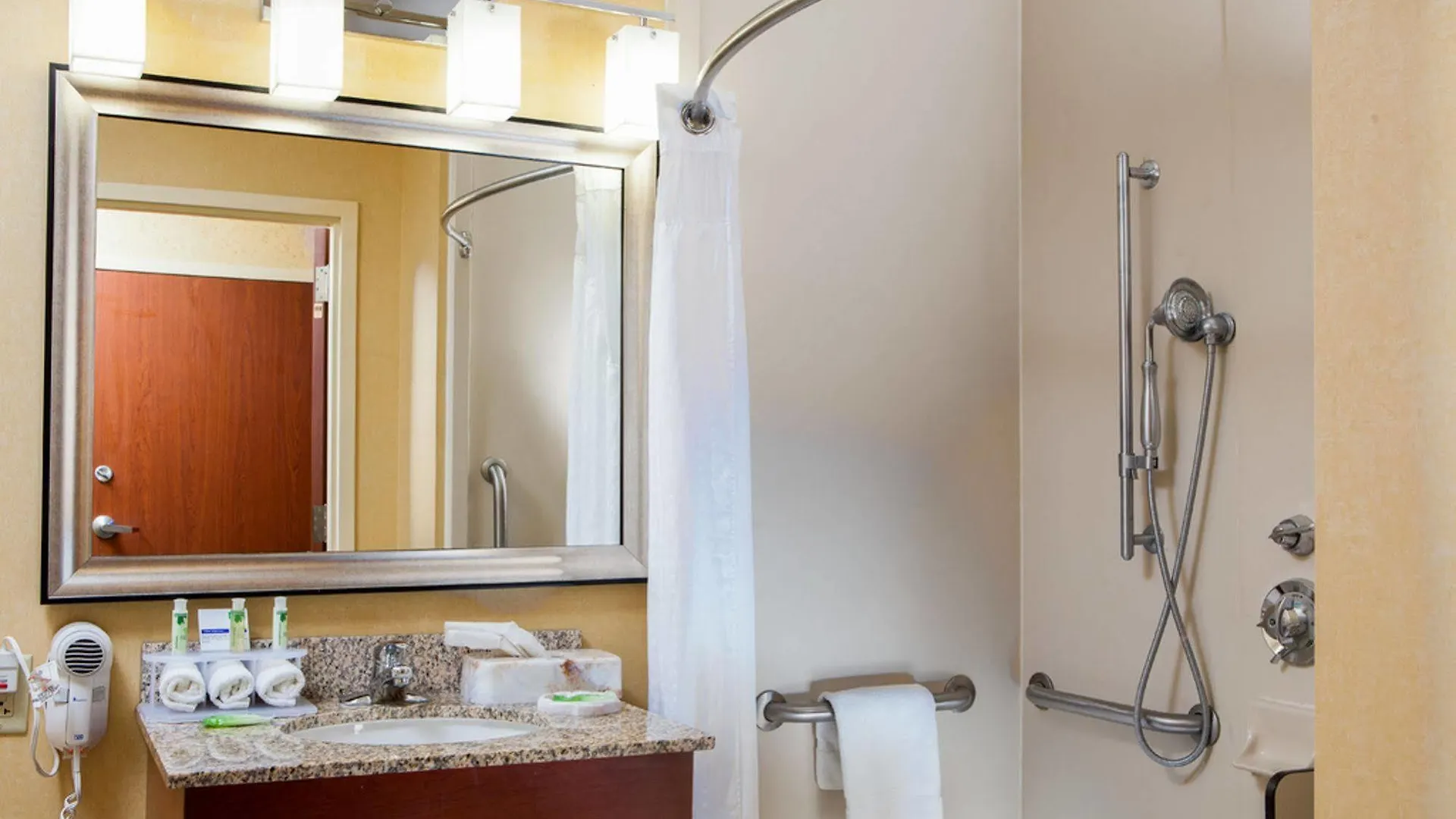 Holiday Inn Express & Suites Williamsburg By Ihg 2*,  USA